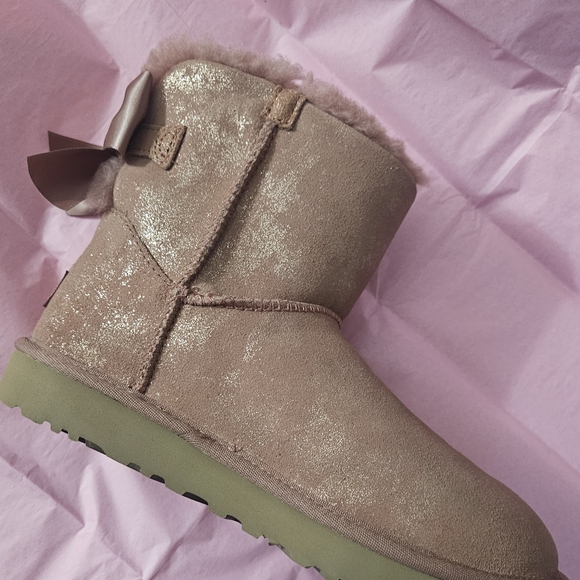 UGG Mini Bailey Bow Glimmer Boots - Starry Pink Metallic - Size 6 - Picture 3 of 12
